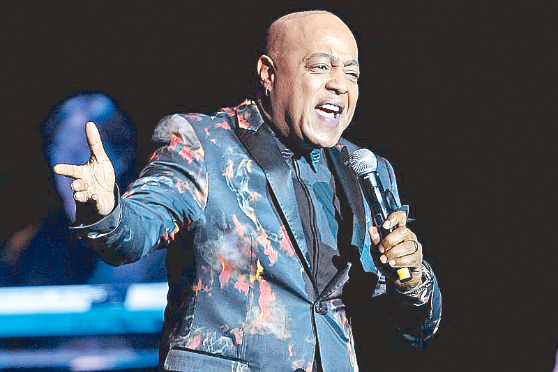 Peabo Bryson Hot 100 hits live stage performance