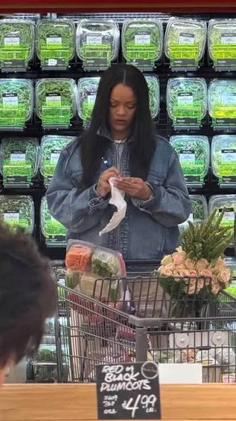 Rihanna grocery shopping interaction with fan