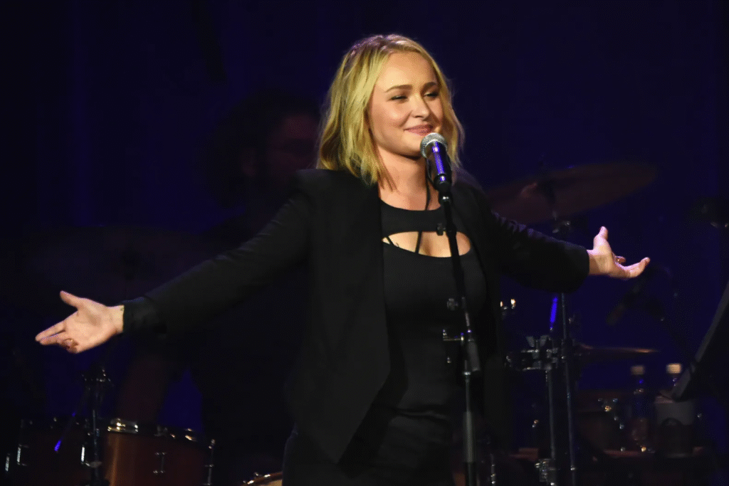 Hayden Panettiere music career performing on stage